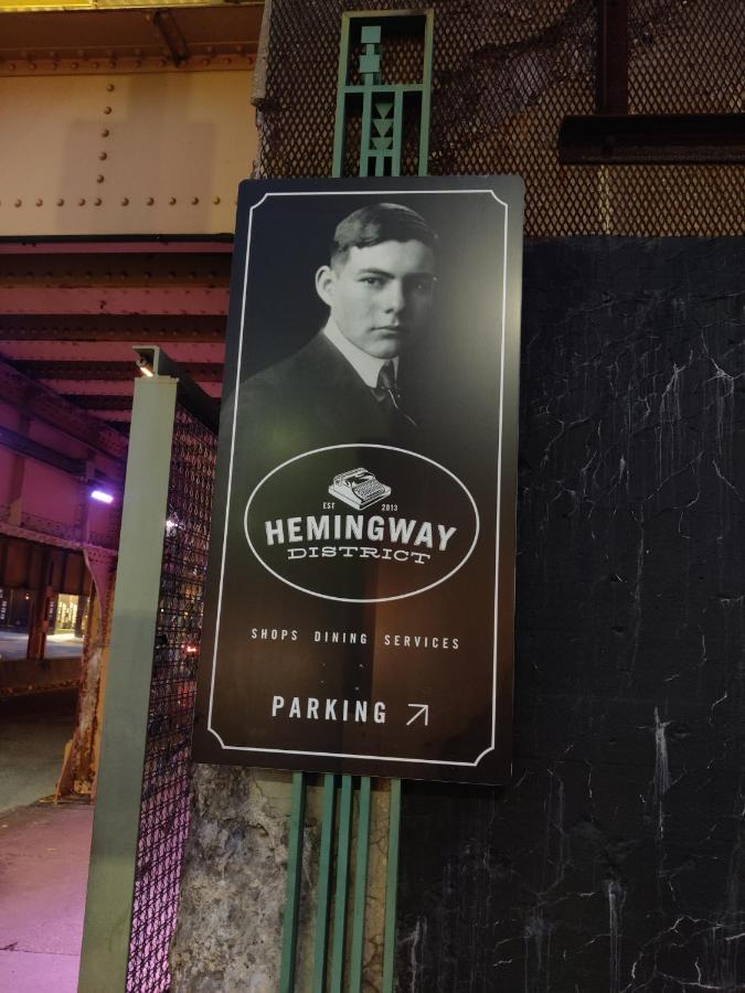 Historic Oak Park Home For 6 / Hemingway District エクステリア 写真